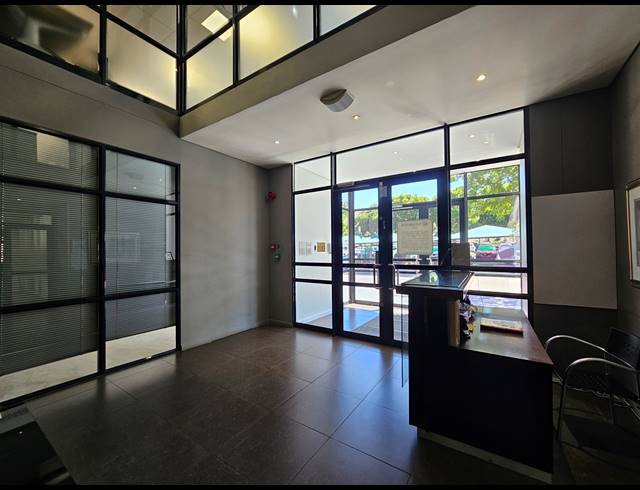 1,023M² OFFICE TO LET IN PLATTEKLOOF